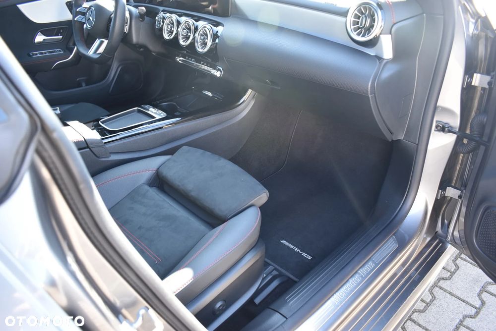 Mercedes-Benz CLA 200 7G-DCT - 16