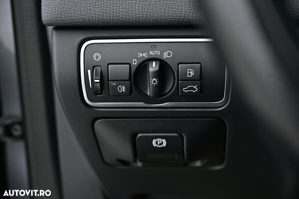 Volvo XC 60 D5 AWD Geartronic Momentum - 27