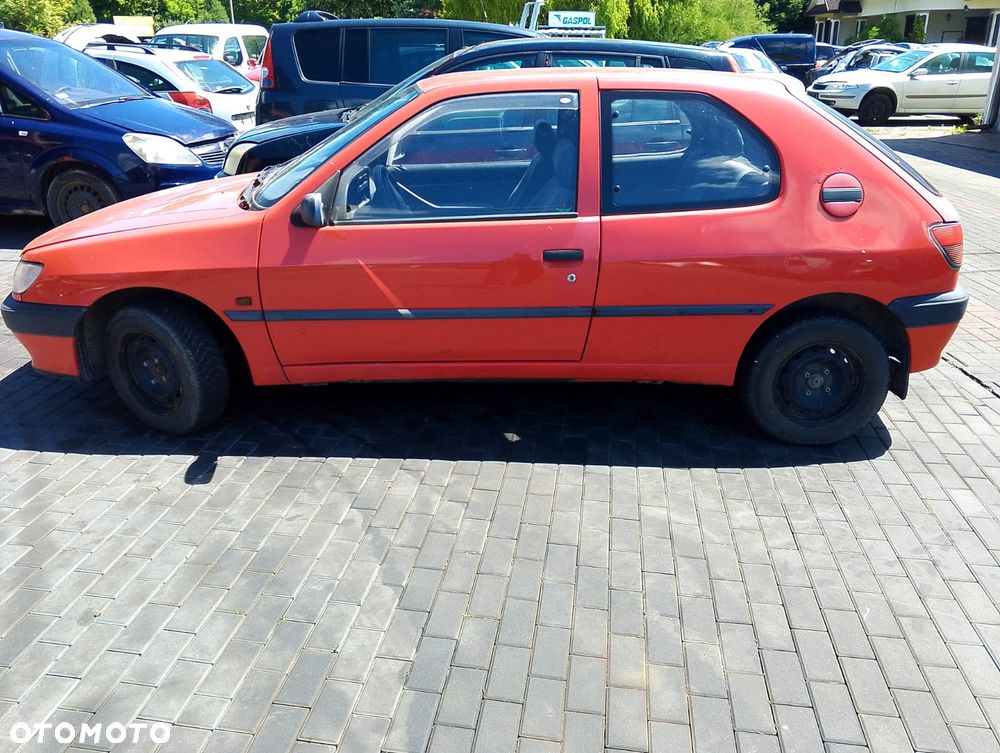 Peugeot 306 I (93-01r.) 1.4 B 74KM. Silnik KFX/KDX/KFW Skrzynia 20CC27.Cały na części.GWARANCJA !!!  Przód Tył Zestaw Komplet Drzwi Klapa Zderzak Błotnik Maska Grill Atrapa Szyba Pas Lampa Lusterko Boczki Fotel Kanapa Kokpit Deska Rozdzielcza Przełącznik Włącznik Sterownik Przewody Wiązka Instalacja Moduł Komputer Czujnik Listwa Pompa Alternator Wtryski Głowica Rozrusznik Kompresor Sprzęgło Dwumas Silnik Skrzynia ABS Klimatyzacji Paliwa Wspomagania Kolektor Turbina Przepustnica Zawór Chłodnica Koło Hak Belka Sanki Zawieszenie Mcpherson Półoś Amortyzator Wydech Tłumik Zacisk Most - 4