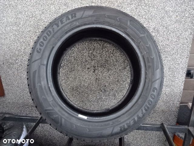 235/55/R17 103V Goodyear Ultra Grip Performance - 5
