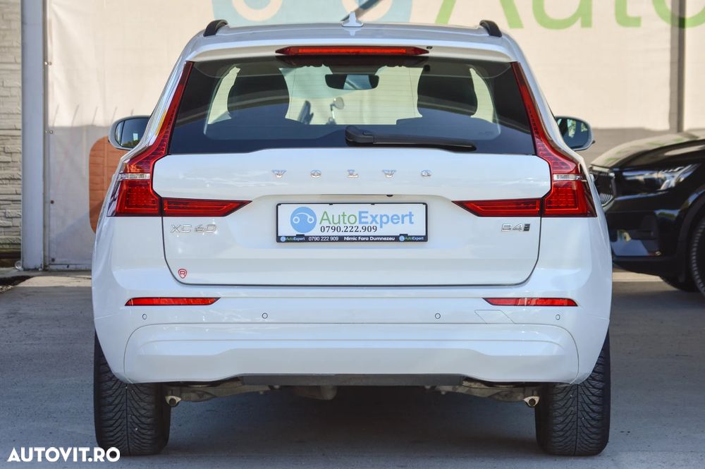 Volvo XC 60 B4 MHEV AT8 AWD Momentum Pro - 22