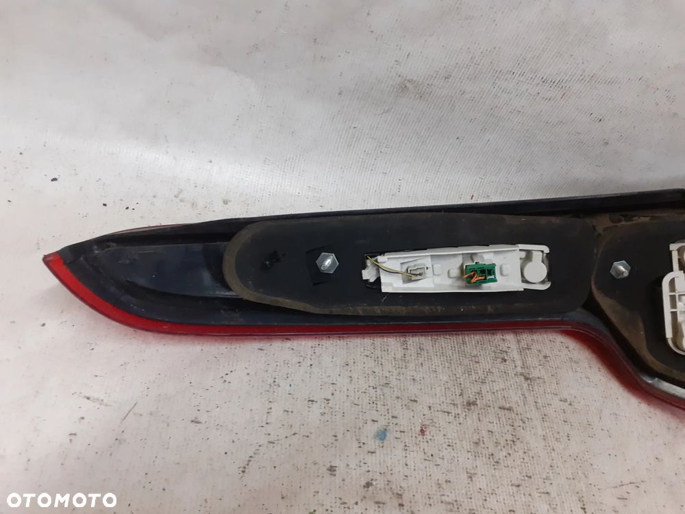 .  TYL TYLNA LAMPA PRAWA VOLVO V50 - 6