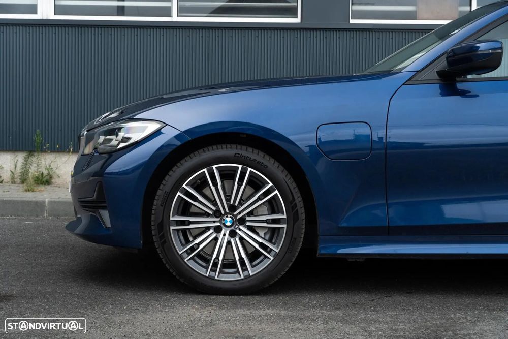 BMW 330 e Line Luxury Auto - 32