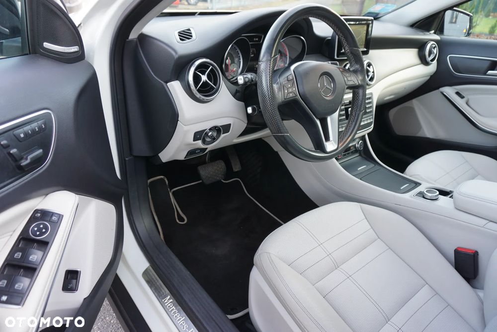 Mercedes-Benz GLA 250 4-Matic - 10