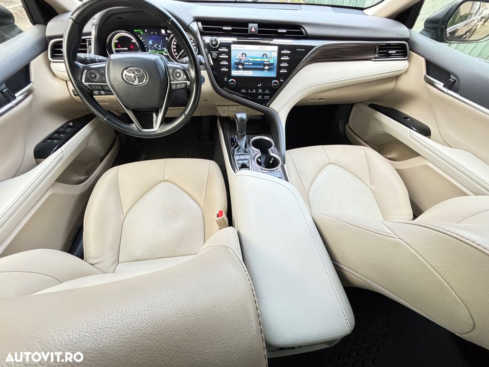 Toyota Camry 2.5 Exclusive - 6