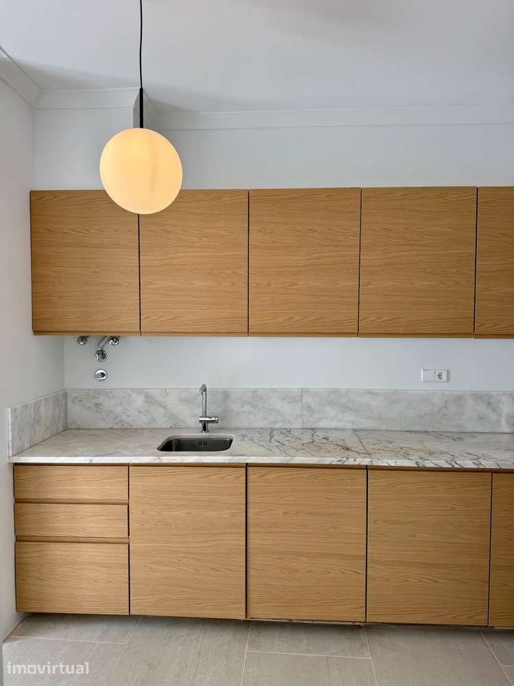 Apartemento T3 renovado em Lapa, com AC, e vista para o Cristo Rei - Grande imagem: 3/12