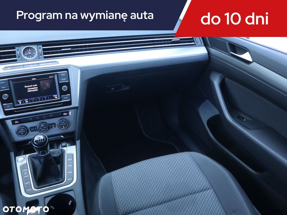 Volkswagen Passat - 10