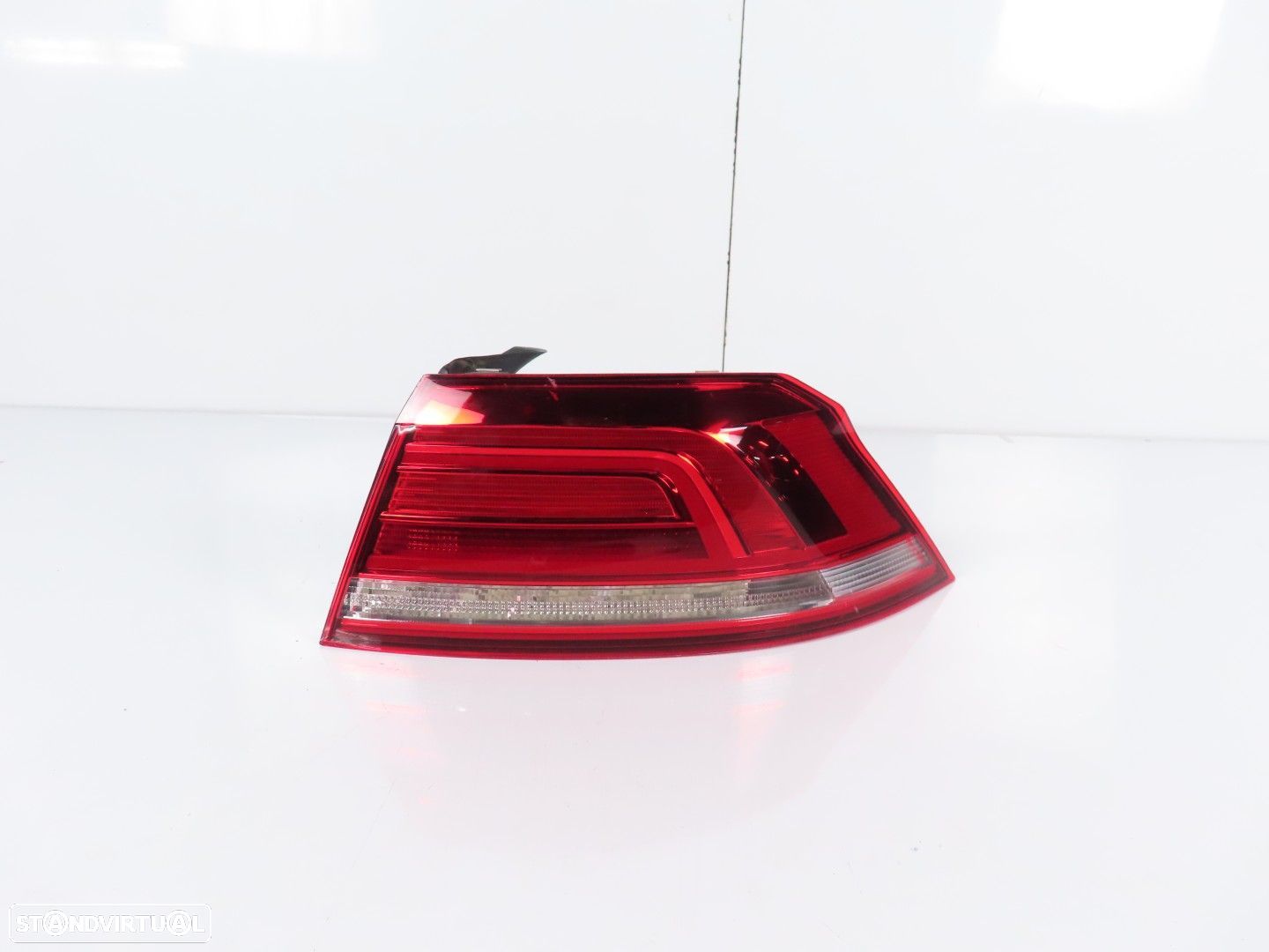 Farolim LED Direito/Trás Usado / Original VW PASSAT (3G2/CB2) 3G5945096F - 1