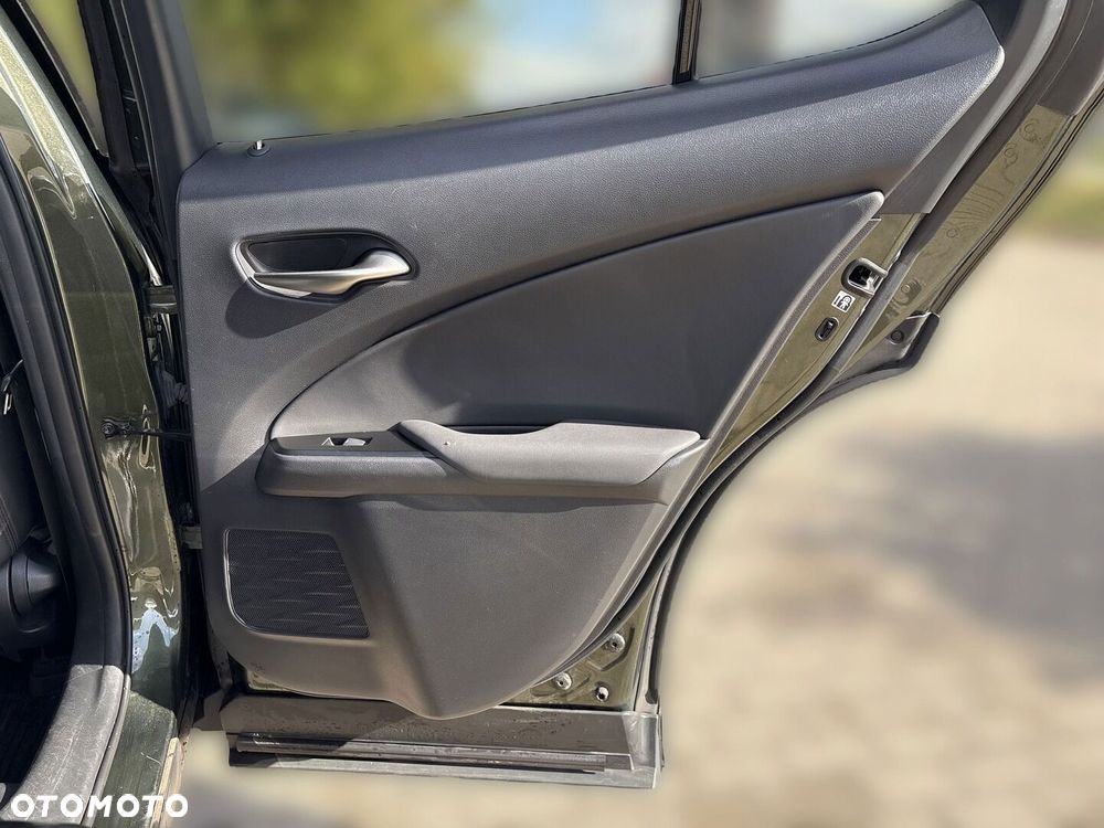 Lexus UX - 18