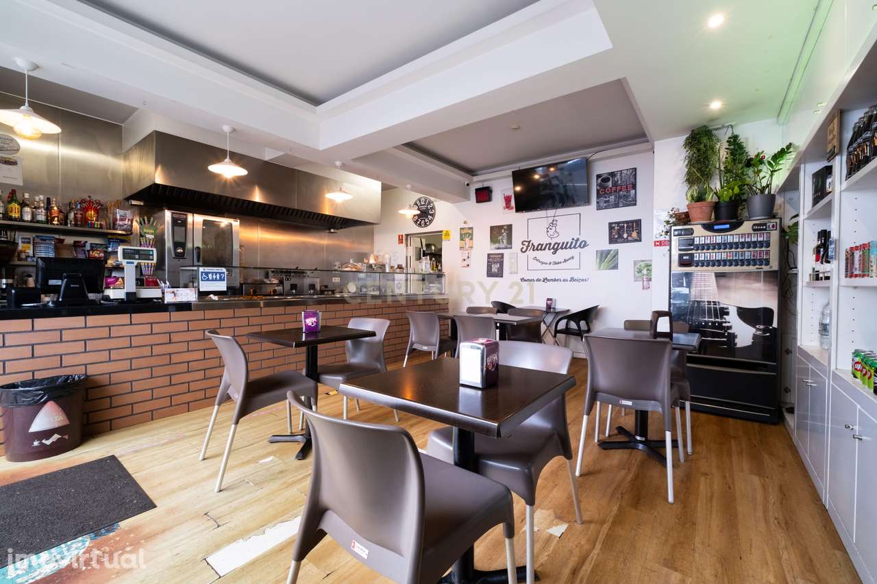 Restaurante em Santo António – Trespasse com Negócio Pronto a Funciona - Grande imagem: 3/25