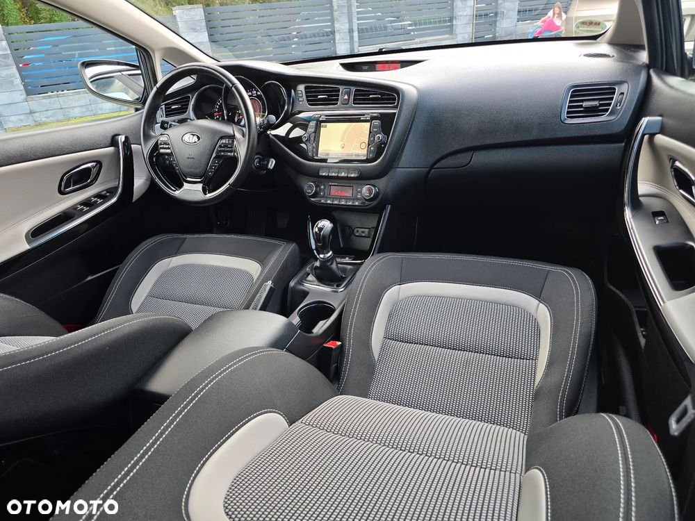 Kia Ceed 1.4 CVVT Dream Team Edition - 24