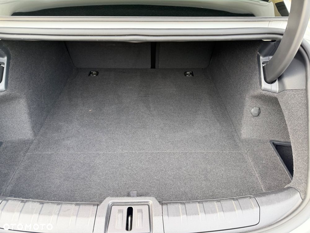 Porsche Taycan Performance Plus - 12