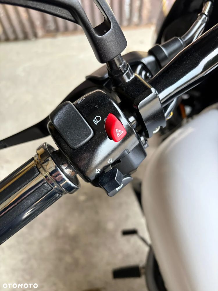 Suzuki Intruder - 26