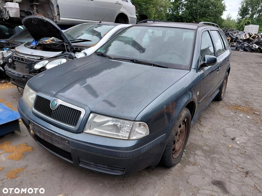 Na części: Skoda Octavia kod lakieru:9901 Rok 2006 Pojemność 1595 Moc 75 kw Benzyna - 3