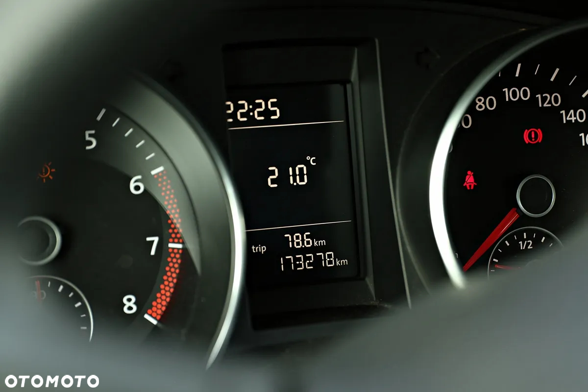 Volkswagen Golf - 32