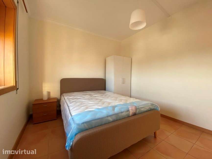Quarto para Rapaz Estudante – Mário Sacramento / Glicínias - Grande imagem: 2/9