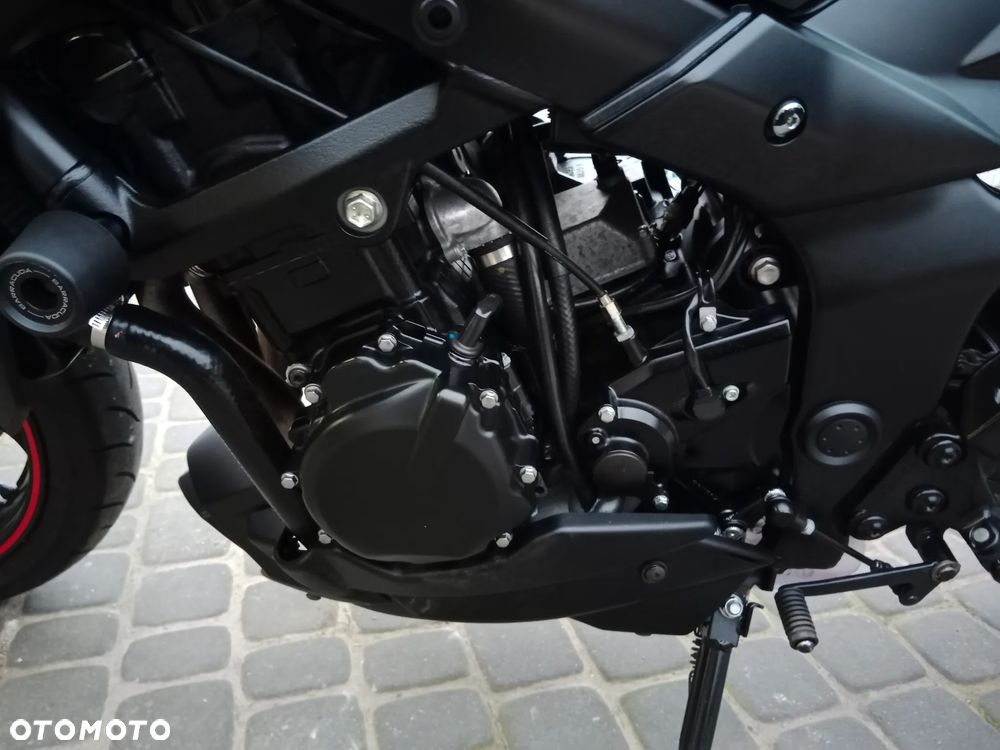 Suzuki GSR - 14