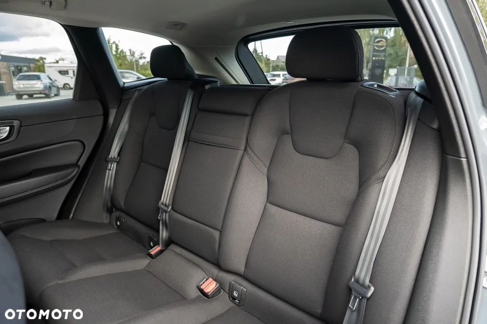 Volvo XC 60 B4 D Geartronic Momentum Pro - 24