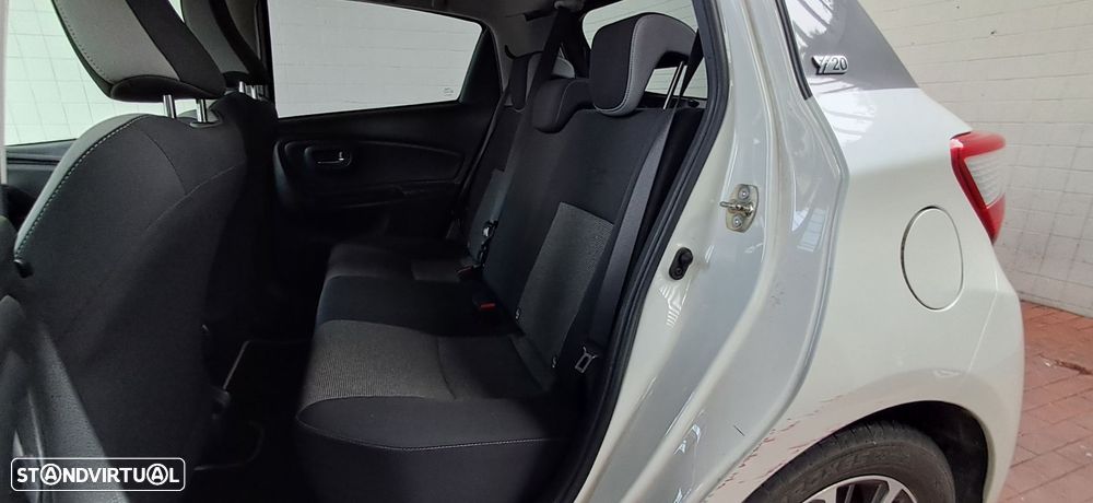 Toyota Yaris 1.0 VVT-i 20 Anos - 11