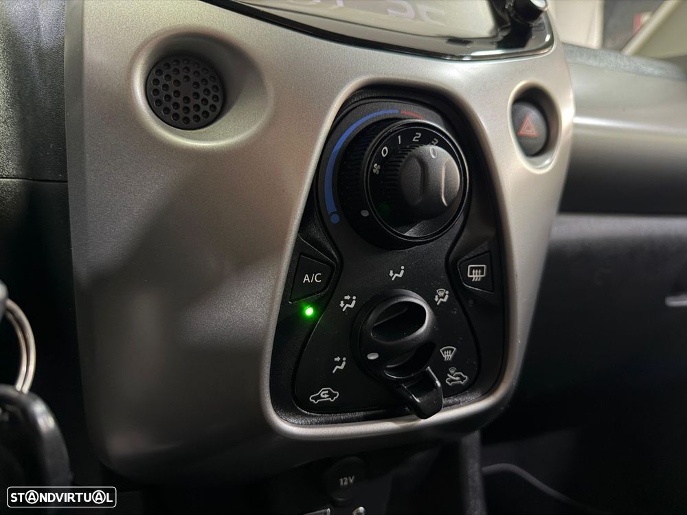 Toyota Aygo 1.0 X-Play+AC+X-Touch - 25