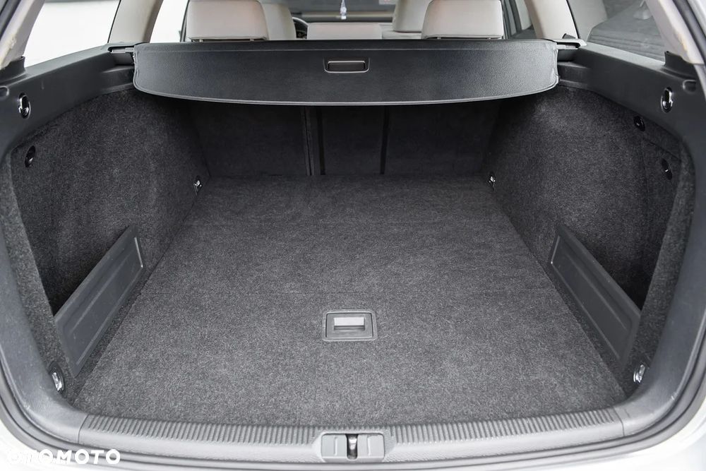 Volkswagen Passat - 28