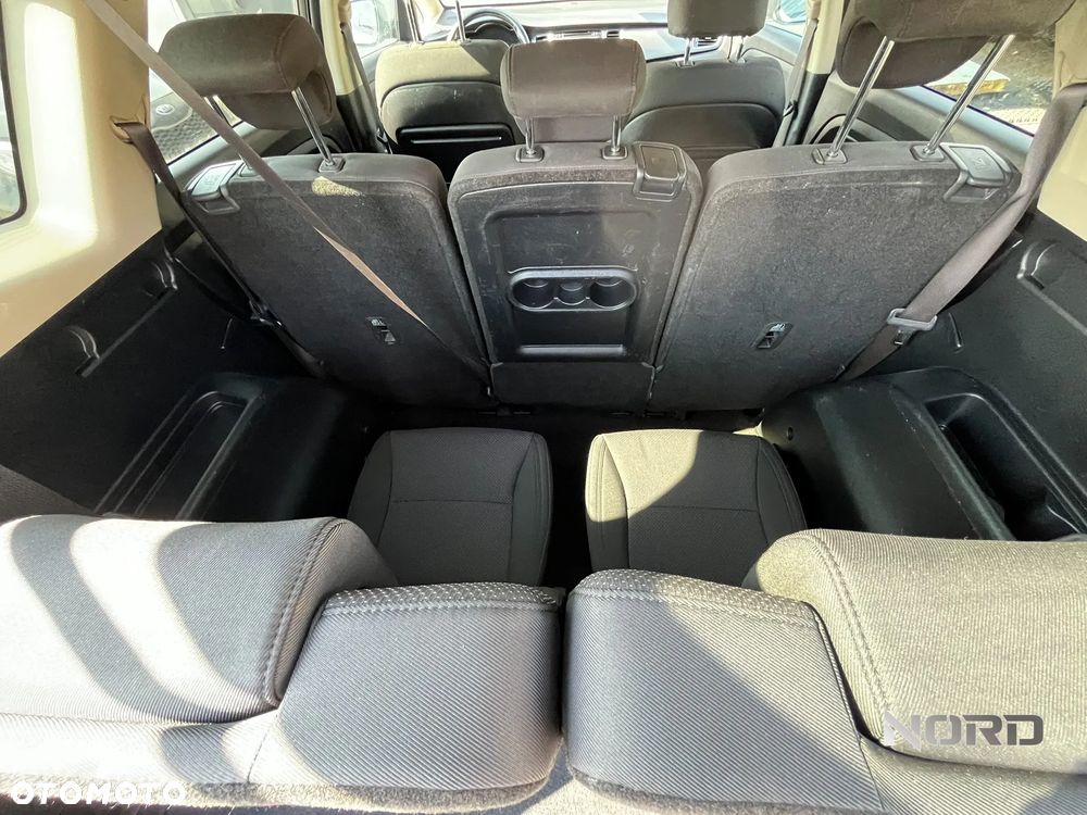 Kia Carens 1.6 GDI L - 22