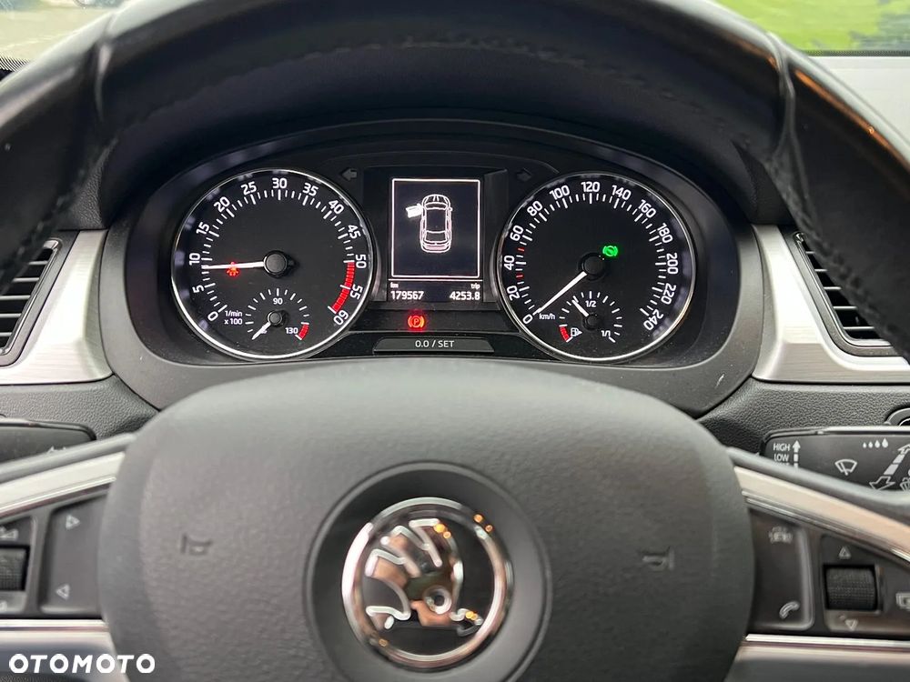 Skoda RAPID 1.4 TDI DPF Style DSG - 26