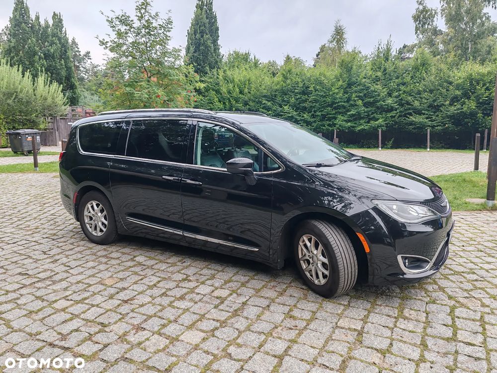 Chrysler Pacifica - 1