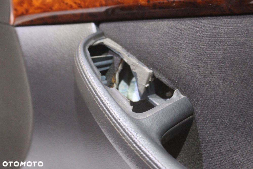 BOCZEK DRZWI PRAWY PRZEDNI TOYOTA AVENSIS T25 2.0VVTi 388T525 - 4