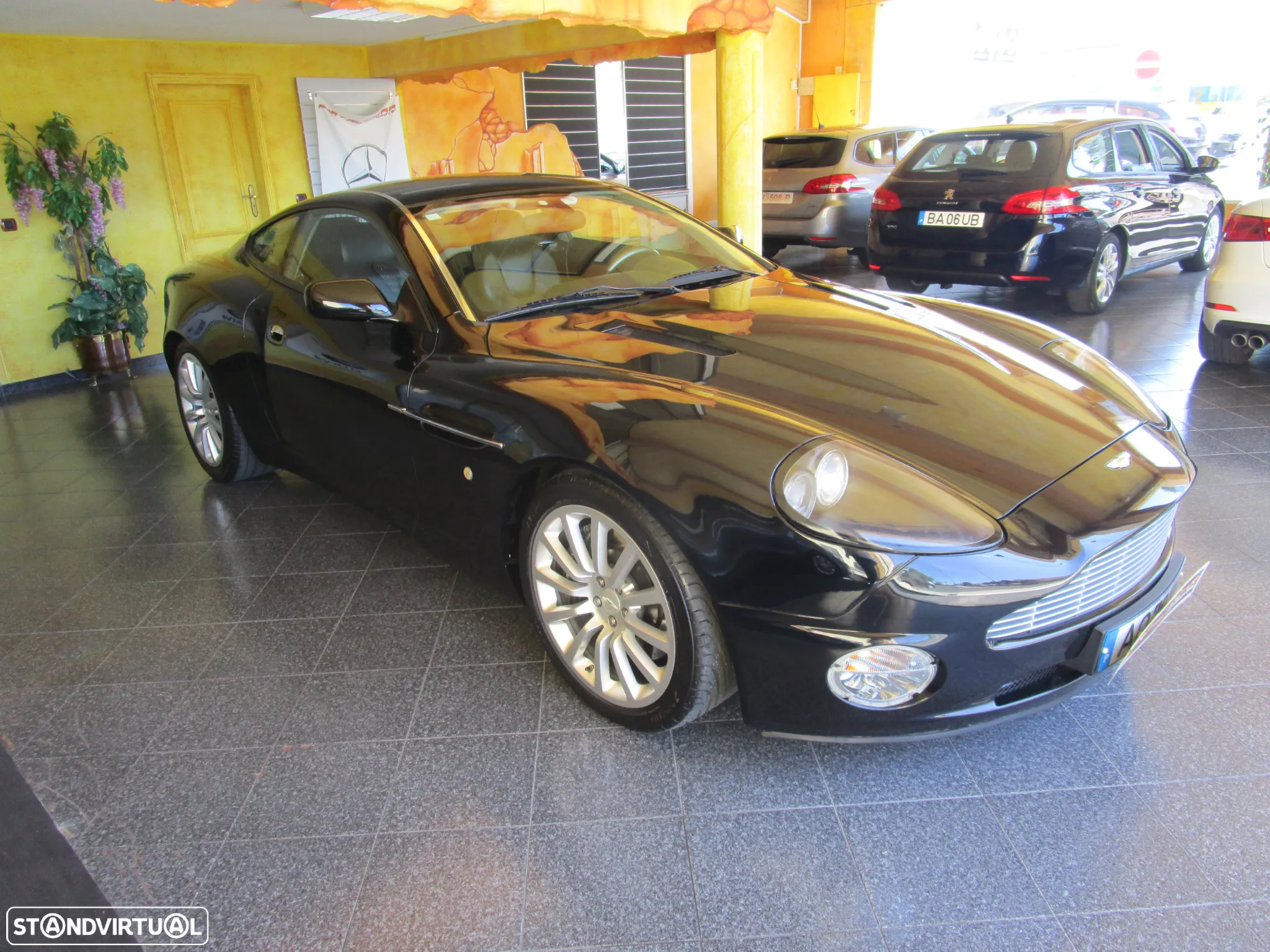 Aston Martin Vanquish - 15