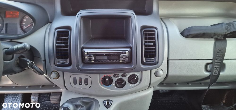 Opel Vivaro - 8