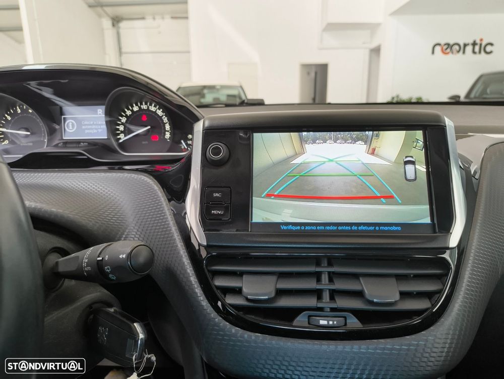 Peugeot 208 1.2 PureTech Allure EAT6 - 12