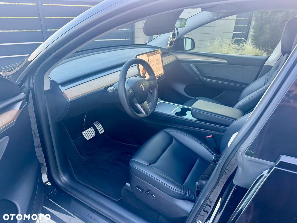 Tesla Model Y Performance AWD - 5