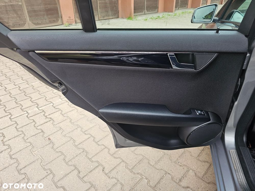 Mercedes-Benz Klasa C 180 Kompressor BlueEFFICIENCY - 18