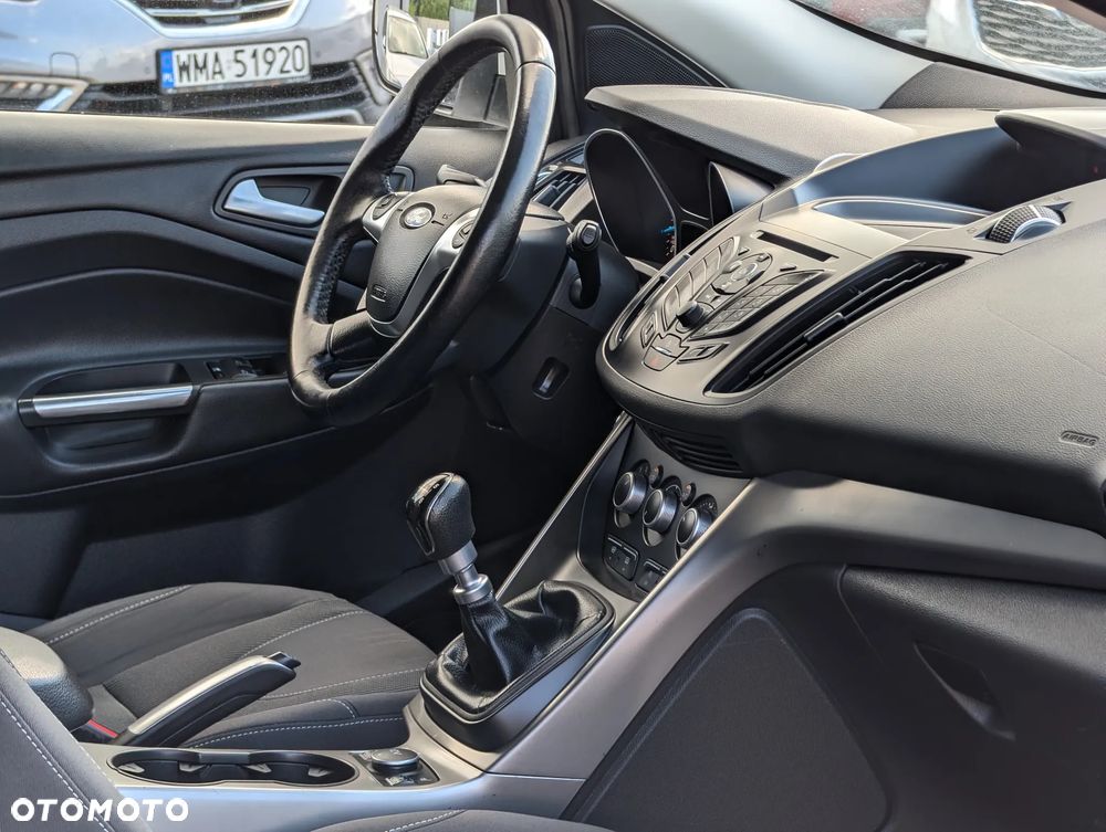 Ford Kuga 1.6 EcoBoost 2x4 Titanium - 34
