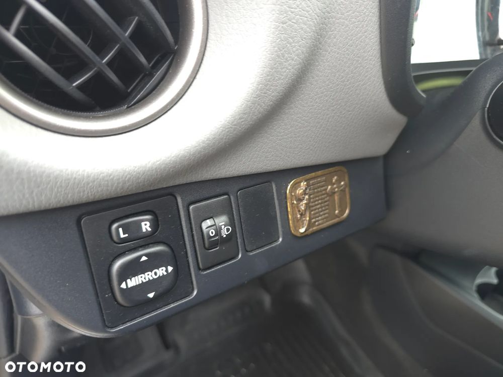 Toyota Yaris 1.33 Premium EU6 - 19