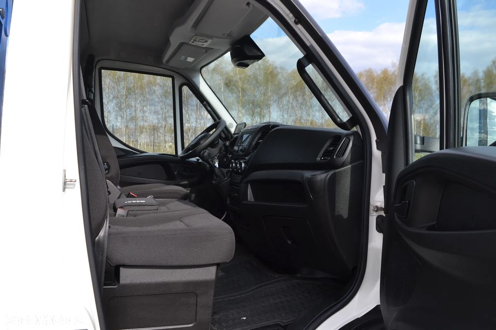 Iveco Daily 72-180 72C18 Nowy żuraw DN 4.7 Nowa Skrzynia ładunkowa 5.2 m 70C18 65C 50C 35C - 18