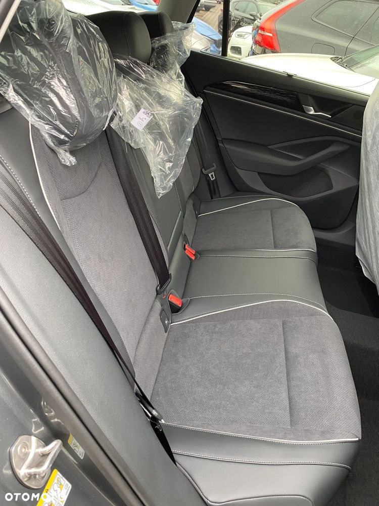 Volkswagen Passat - 8