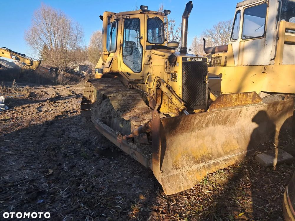 Caterpillar D4H - 1