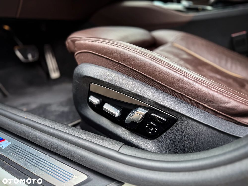 BMW Seria 5 520d xDrive M Sport Edition - 8