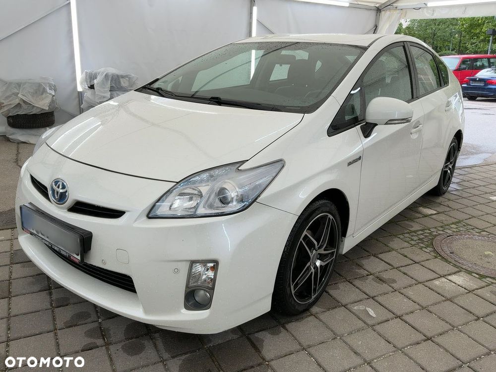 Toyota Prius (Hybrid) Life - 1