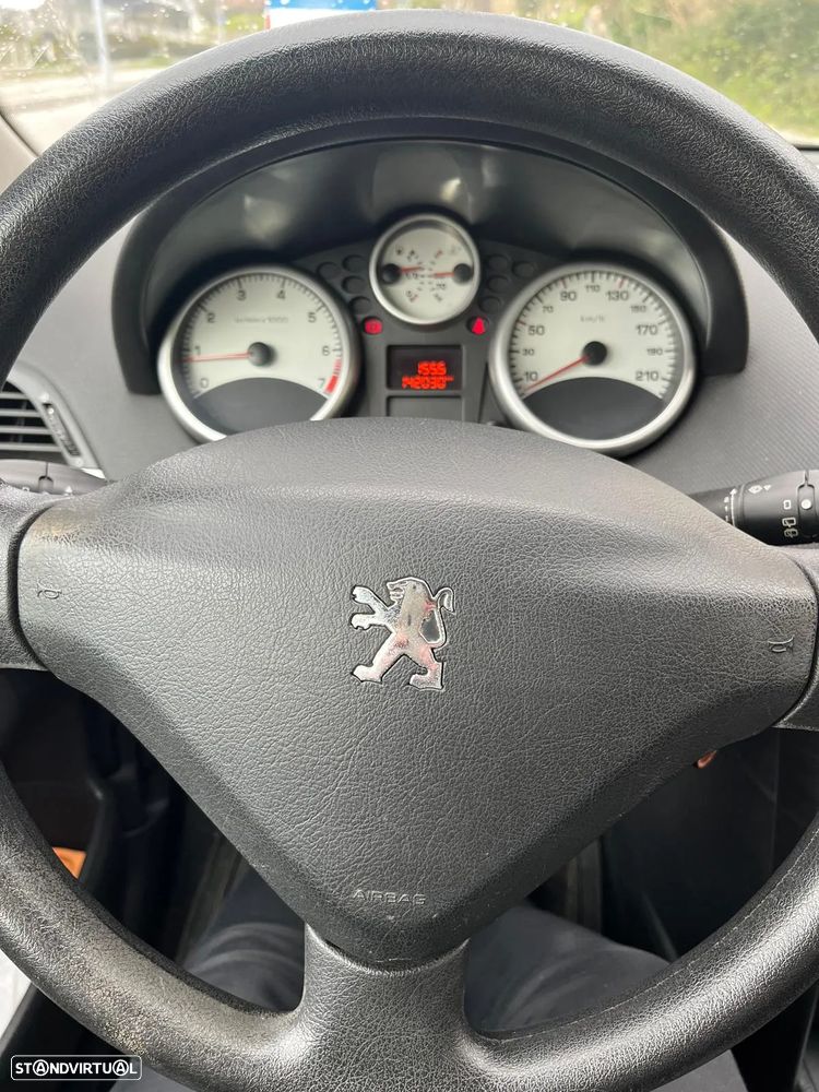 Peugeot 207 1.4 16V Premium - 20