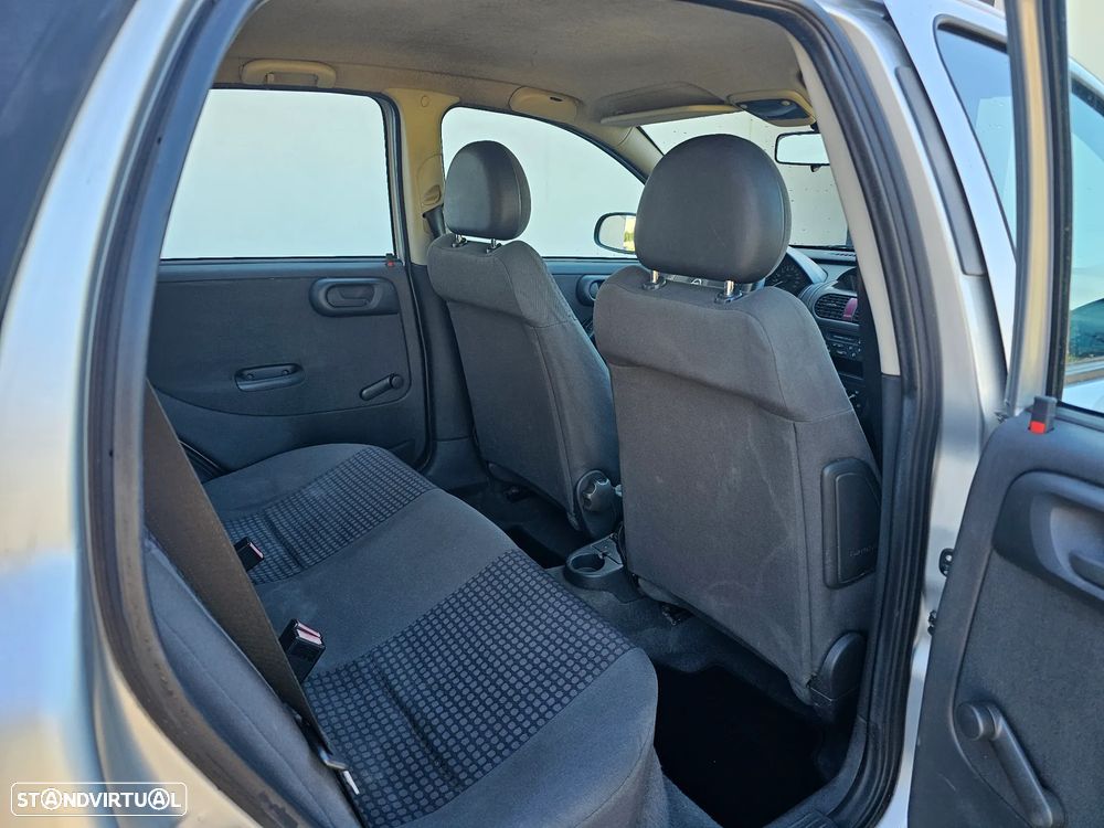 Opel Corsa 1.7 DTi 16V Confort - 21