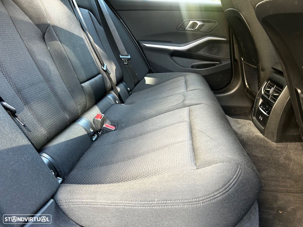 BMW 320 d Auto - 15