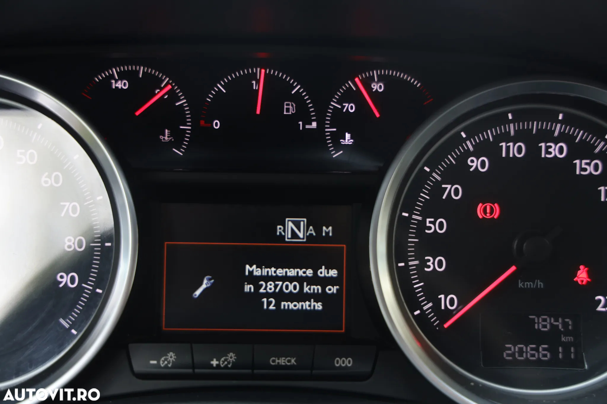 Peugeot 508 RXH Hybrid4 - 11
