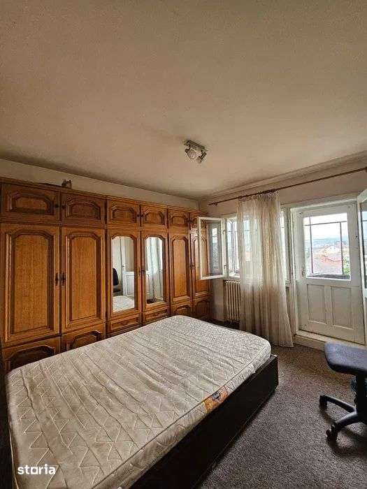 Apartament 3 camere, decomandat, 70 mp, loc de parcare — fotografia 1