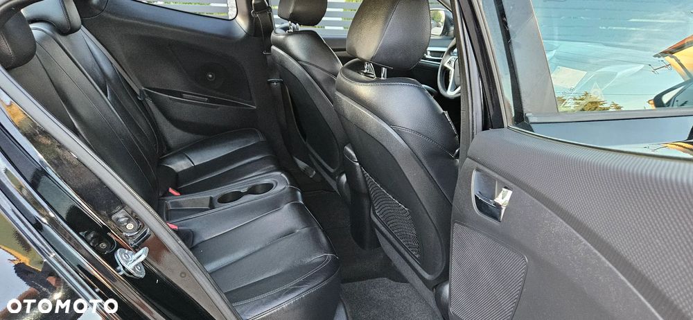 Hyundai Veloster 1.6 Premium - 19
