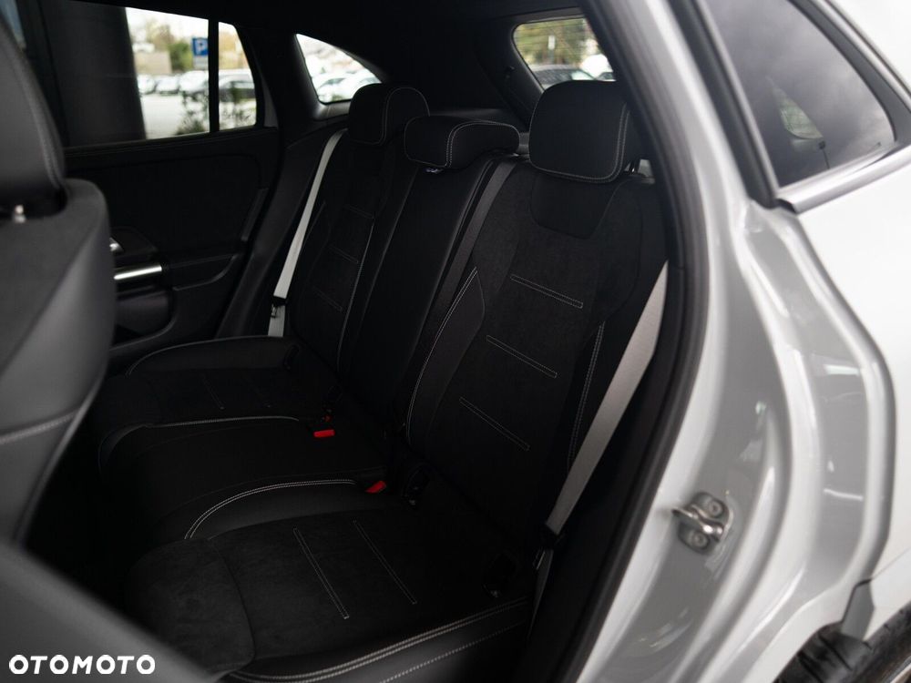 Mercedes-Benz GLA - 10