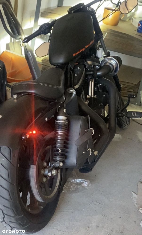 Harley-Davidson Sportster Iron 883 - 3
