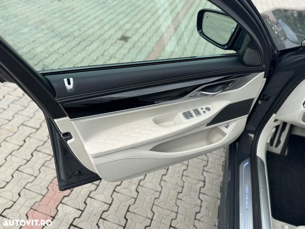 BMW Seria 7 745e - 27